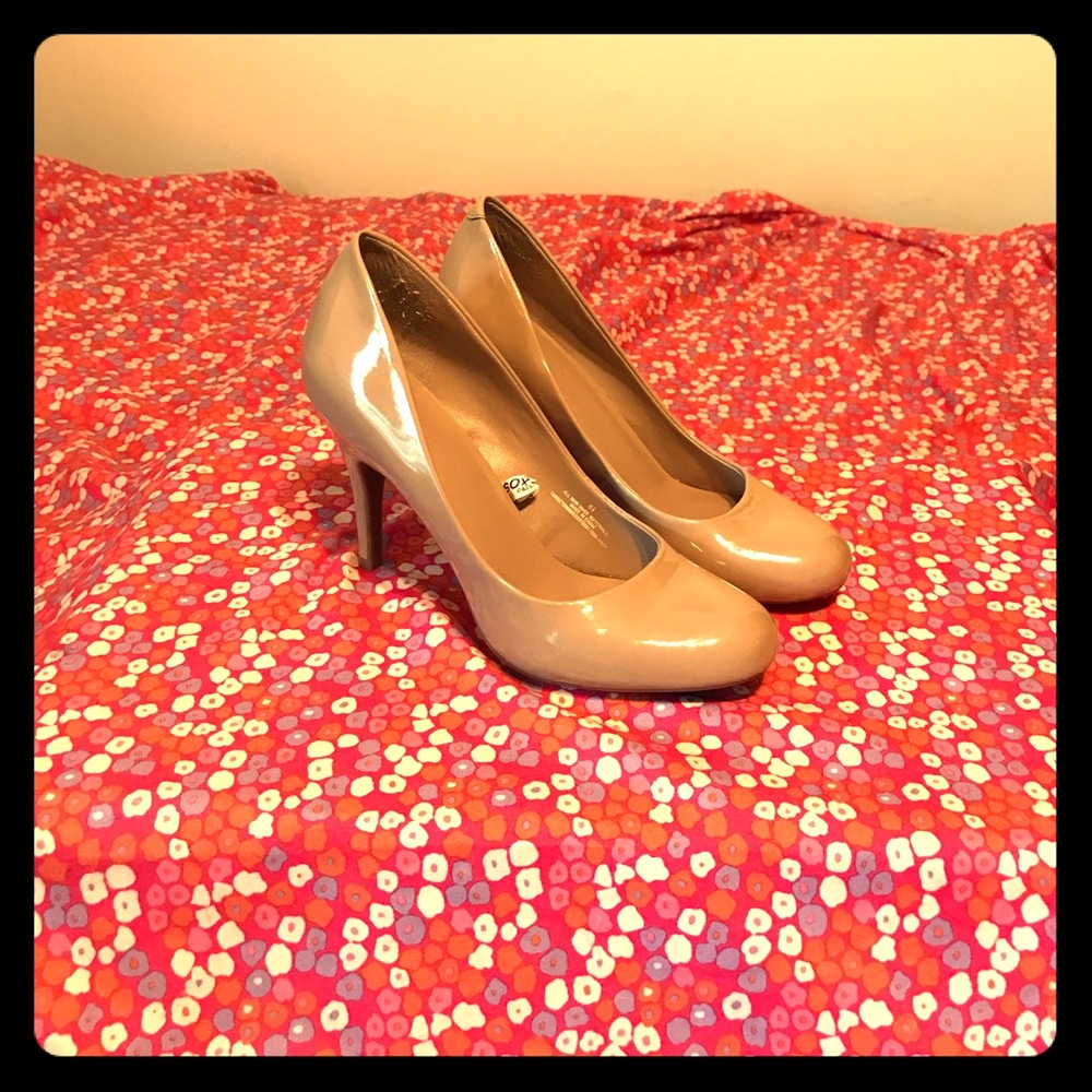 Nude Mossimo heels size 6.5